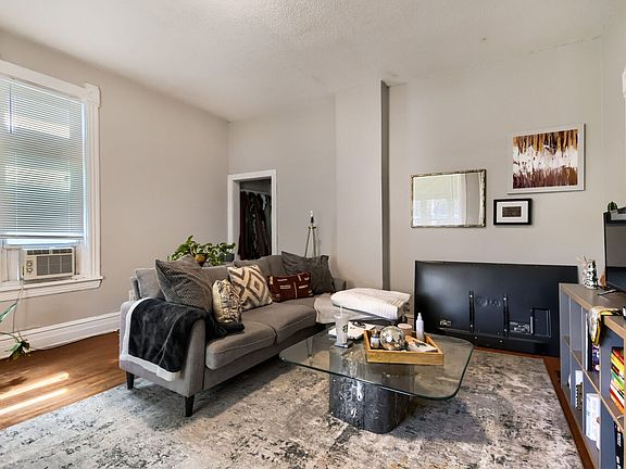 3rd image of 3118 Pleasant Ave #1S