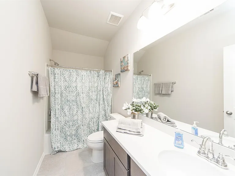 1915 Meadow Trail Dr — Photo 25