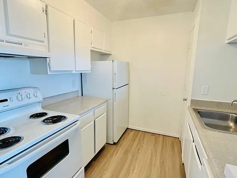 Almonte Apartments — Photo 31