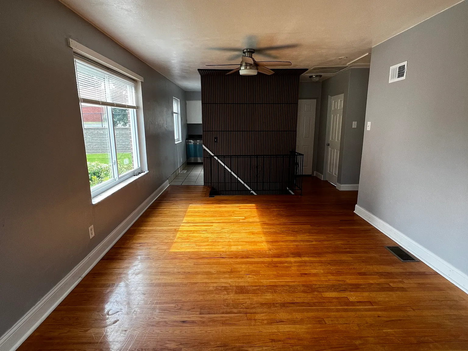 3 bed, 1050 sqft, $1,475 — Photo 3