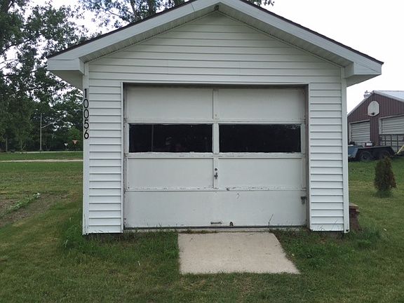 3rd image of 10056 W Cedar St