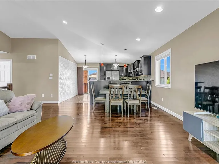 420 Runstedler Dr — Photo 8