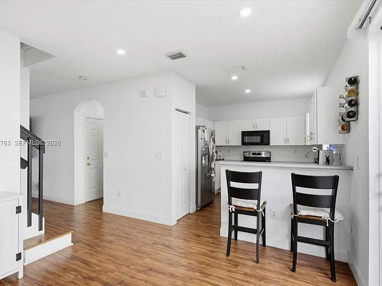 976 NE 42nd Ave #0 — Photo 9