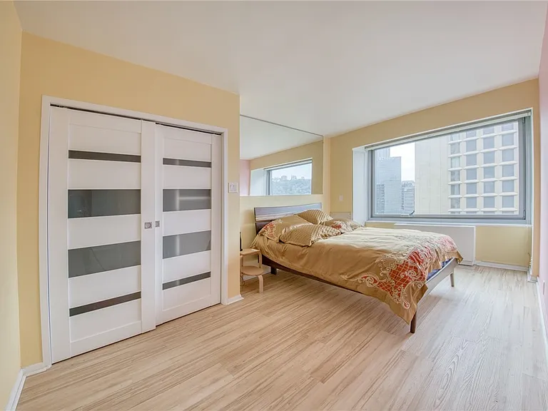 320 Fort Duquesne Blvd #16B — Photo 26