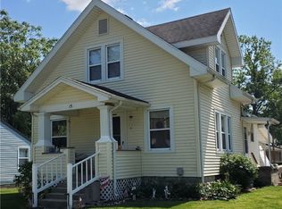 15 W Strain St, Sullivan, IL 61951
