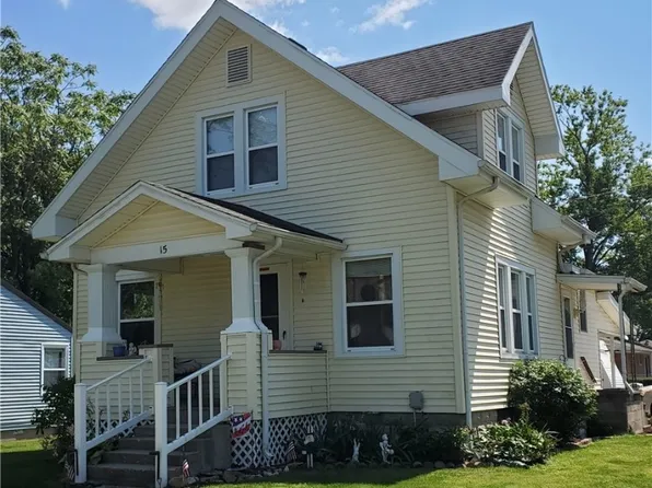 15 W Strain St, Sullivan, IL 61951