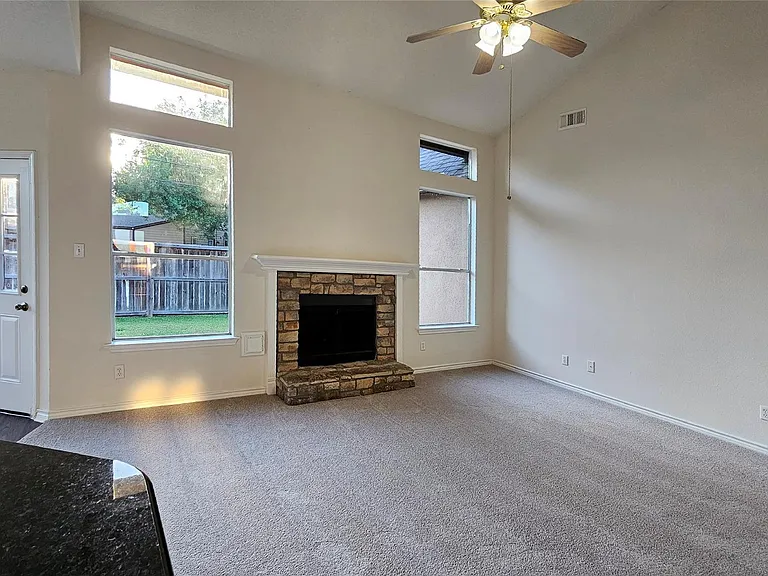 2202 Cherry Hill Ct — Photo 6