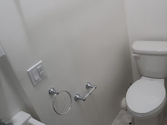 4th image of 81 9th St APT 204