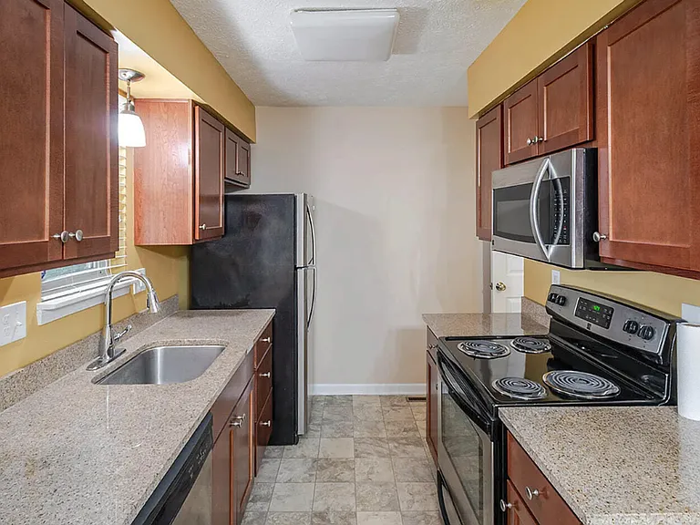 6113 Scotmar Dr — Photo 10