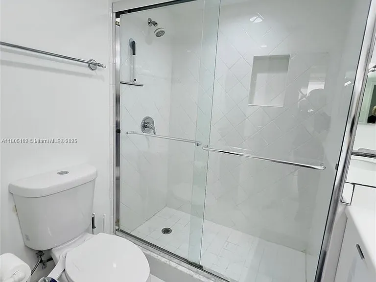 1000 W Island Blvd #2412 — Photo 32