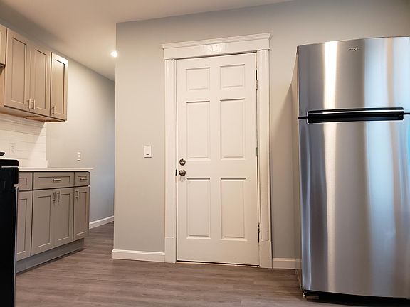 5th image of 313 New York Ave #1