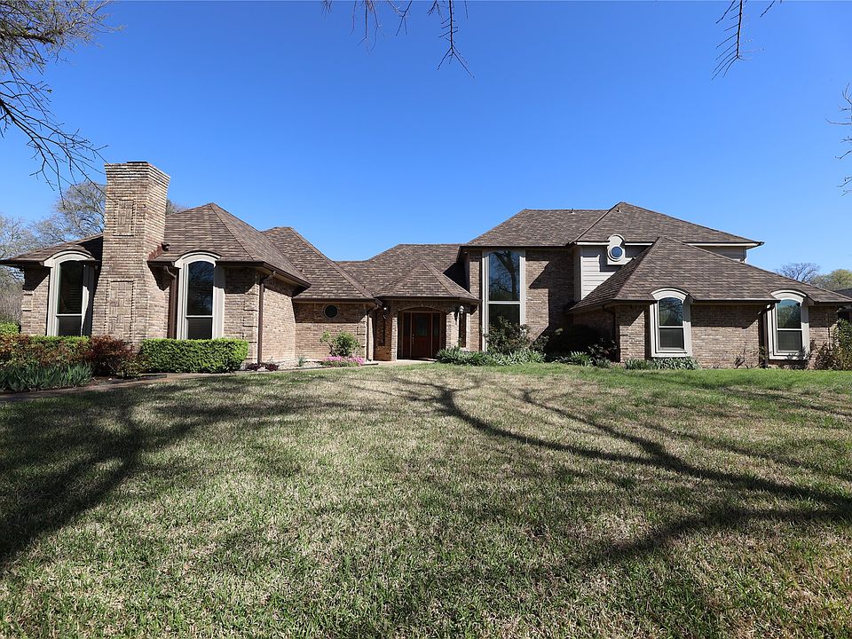 1st image of 907 Red Oak Creek Dr