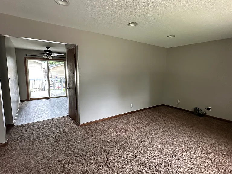 1100 Cold Spring Rd — Photo 6