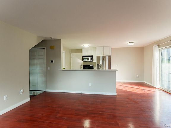 4th image of 264 1st St