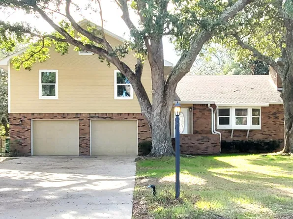 209 Glen Eagles Dr, Ocean Springs, MS 39564