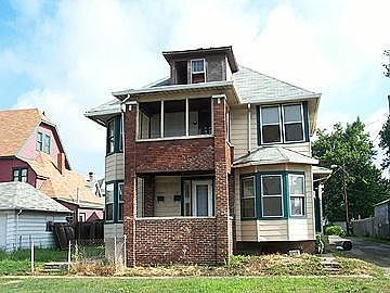 1st image of 1712 E Woodlawn Ave