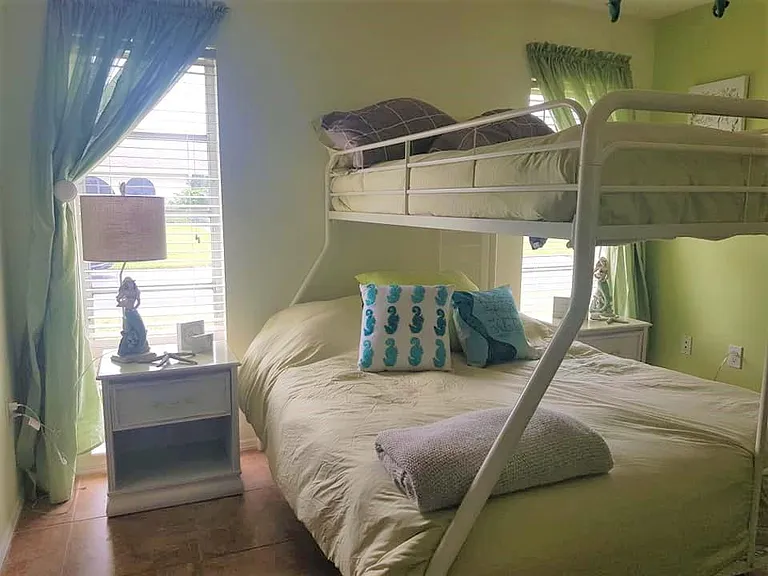 315 Penrose Cir — Photo 13