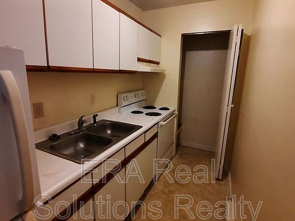 4th image of 245 Sycamore St #3