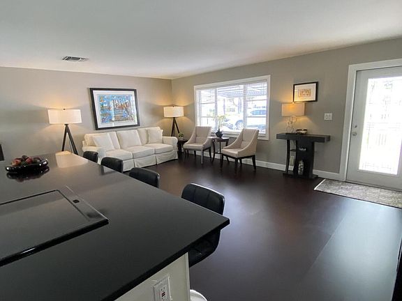 3rd image of 1104 Florentine Way