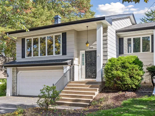 9505 Clubhouse Rd, Eden Prairie, MN 55347