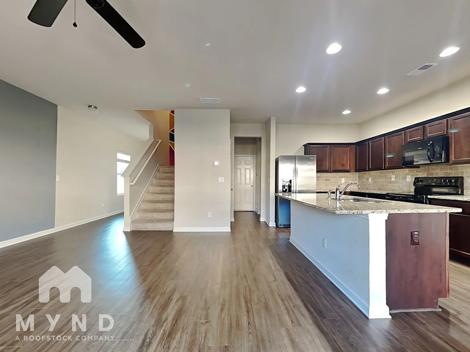 3 bed, 2.5 bath, 1979 sqft, $2,055 — Photo 3