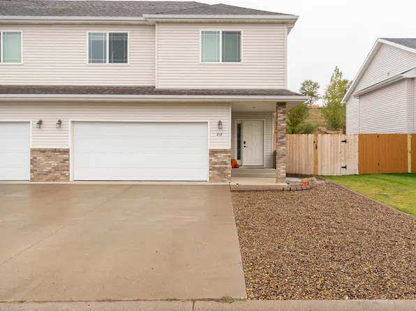 212 8th St NW, Watford City, ND 58854