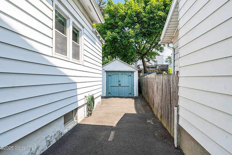 3rd image of 31 Albion Avenue
