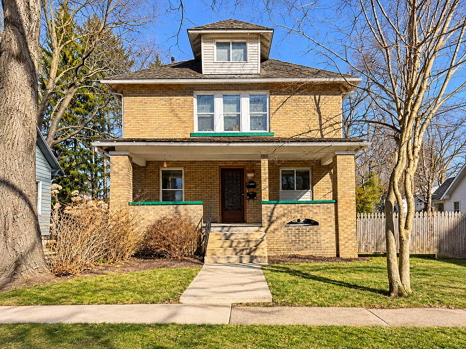 1017 Vine St