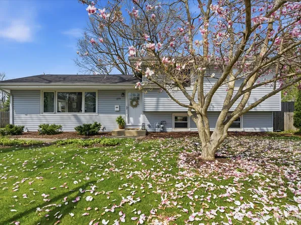 1209 Laurel Ln, Naperville, IL 60540