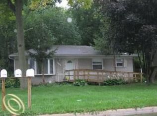 29739 Bretton St, Livonia, MI 48152