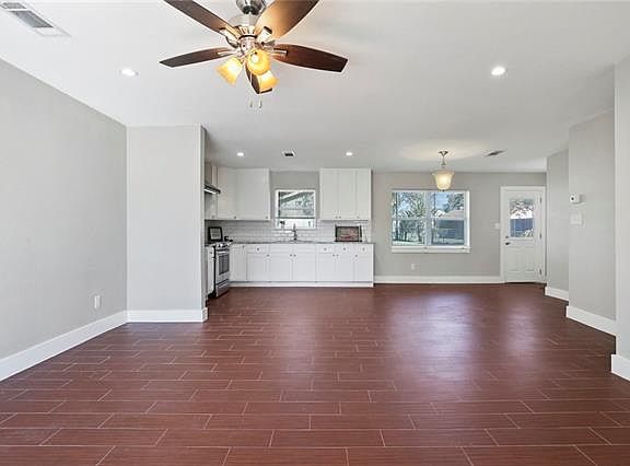 3rd image of 1013 Quincy Dr