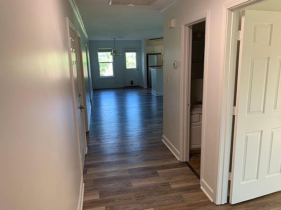 4th image of 432 Woodlake Ln