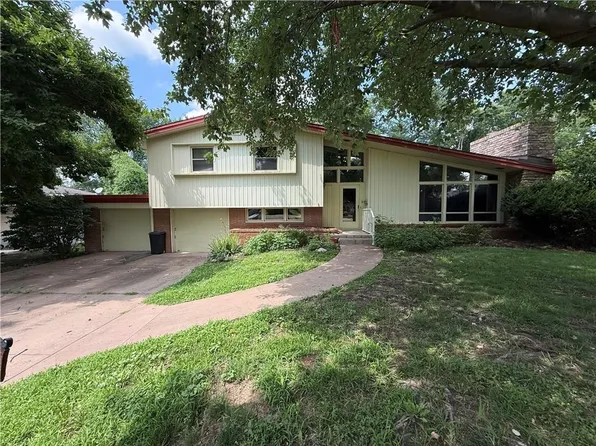 1813 Lovers Lane Hts, Saint Joseph, MO 64505