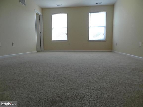 4th image of 822 Anna Ln