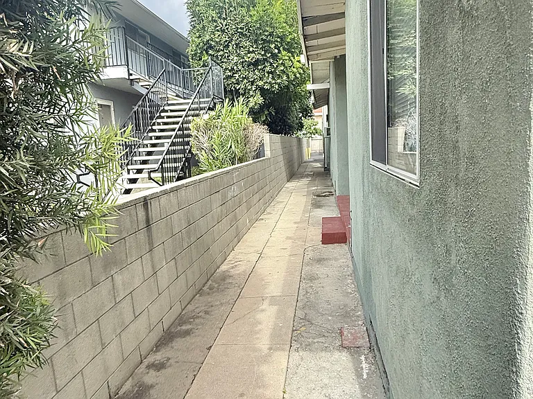 112 N Huntington Dr #2 — Photo 21