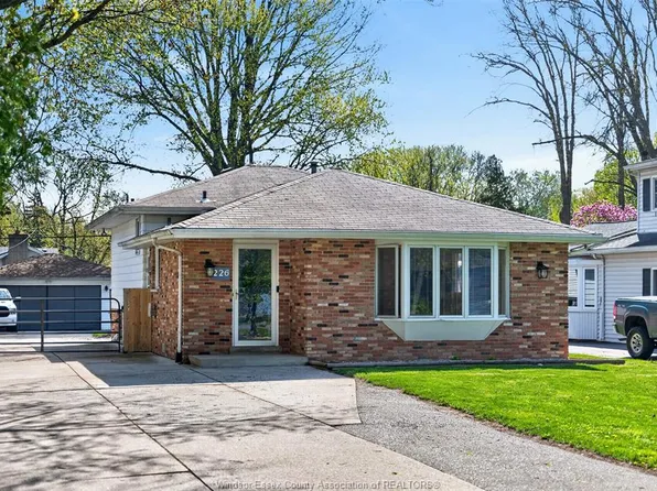 226 Edgewater Blvd, Tecumseh, ON N8N 2H2