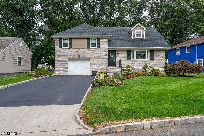 1st image of 373 Plymouth Rd
