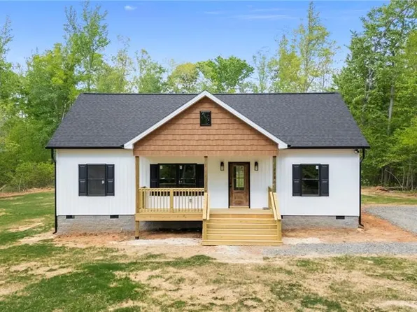 218 Fishermans Point Rd, Roxboro, NC 27574