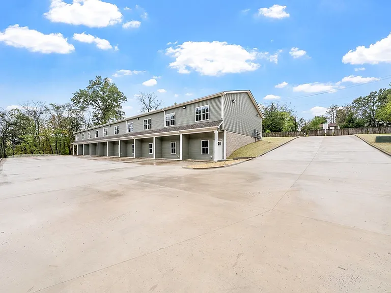 329 Cedar Ct — Photo 10