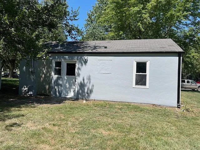2417 SW Winterwood Ln — Photo 2