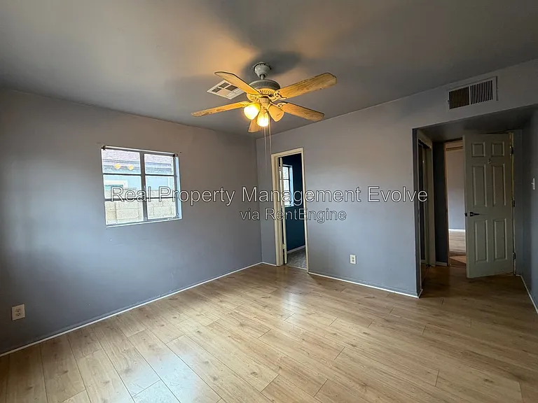 2307 W Rose Ln — Photo 13