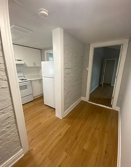 1126 King St E #C — Photo 6