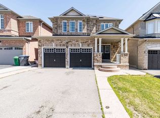 17 River Heights Dr, Brampton, ON L6P2M9