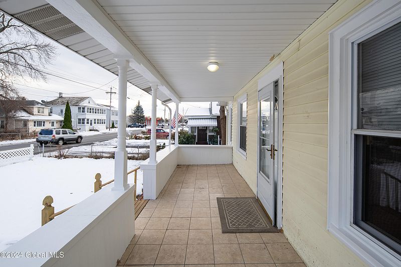 2nd image of 14 Vly Road