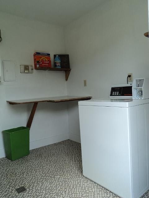 SHARED LAUNDRY ROOM