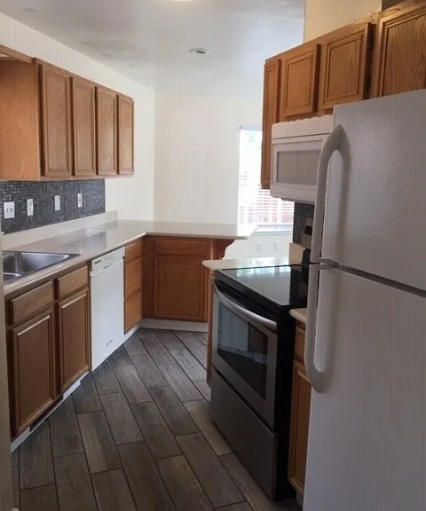 2340 Keystone Ave — Photo 5
