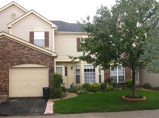 5830 Oxford Cir, Gurnee, IL 60031