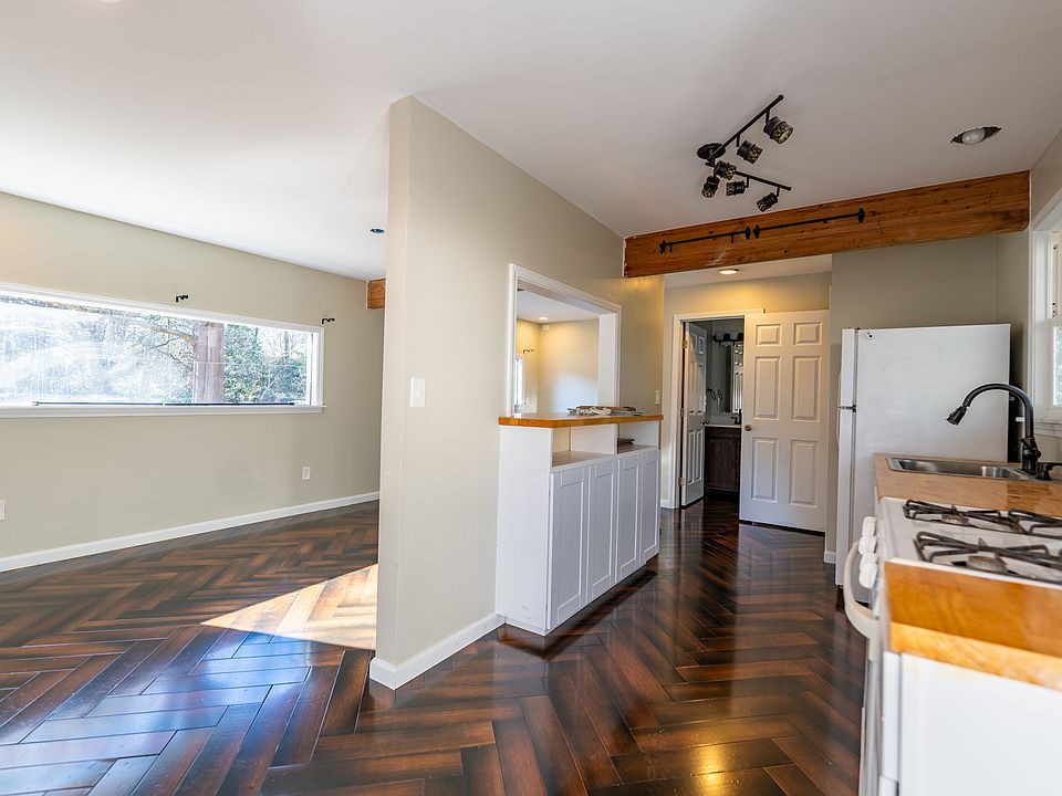1st image of 341 Little John Dr #3