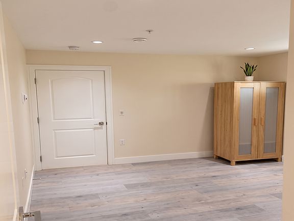 3rd image of 3433 Turner St #11