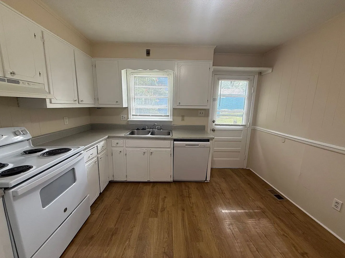 3 Bedroom near Hargett Park! — Photo 4